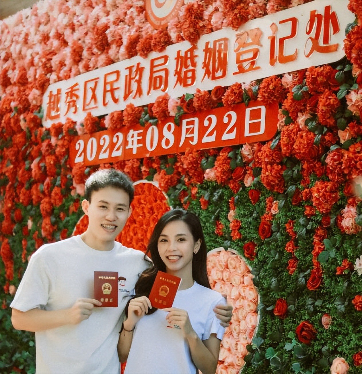 九游体育在线观看-浪漫：奥运冠军赛场求婚成功的简单介绍