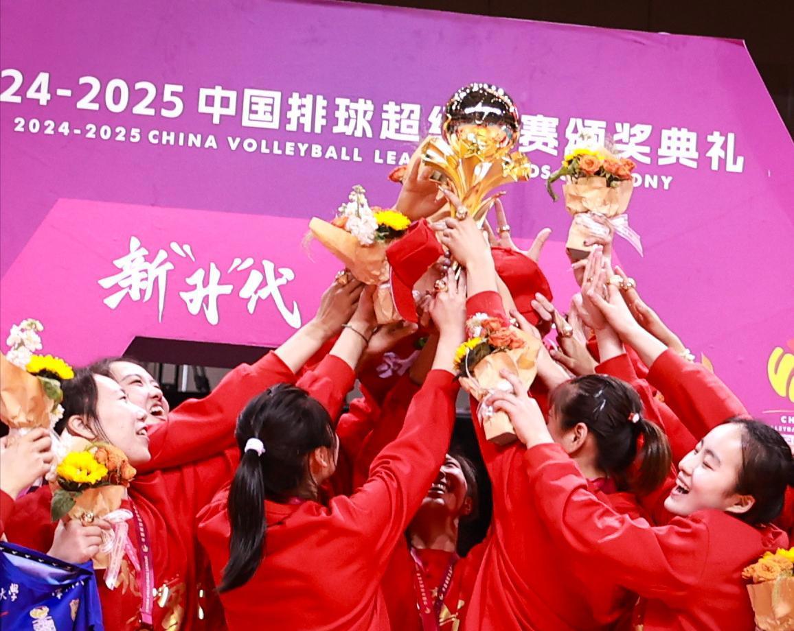 关于“排球世界杯：中国女排重塑辉煌，夺冠之路艰辛！”的信息