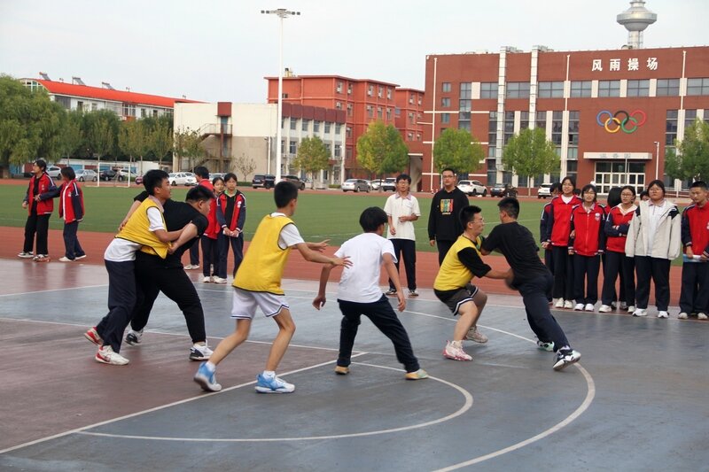 “校园篮球联赛：增强学生凝聚力与竞争意识！”的简单介绍