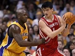 姚明：中国篮球的传奇与改革者