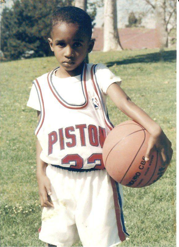 关于NBA球星童年照合集：你能认出几个？的信息
