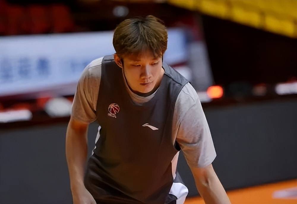 丁彦雨航：MVP的巅峰与伤病之痛