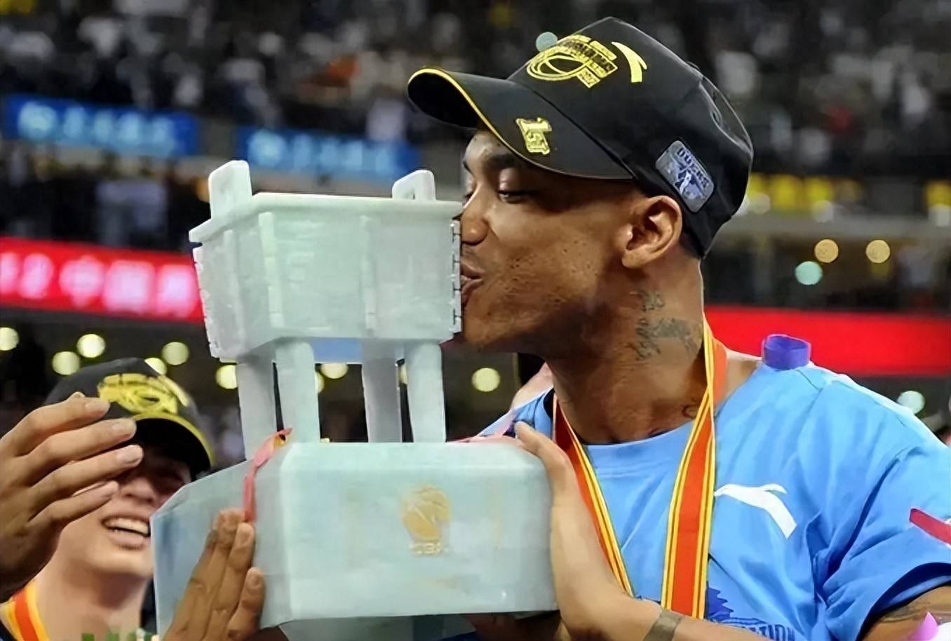 CBA历史上的经典外援:马布里、积臣、哈德森 CBA历史上的经典外援:马布里、积臣、哈德森