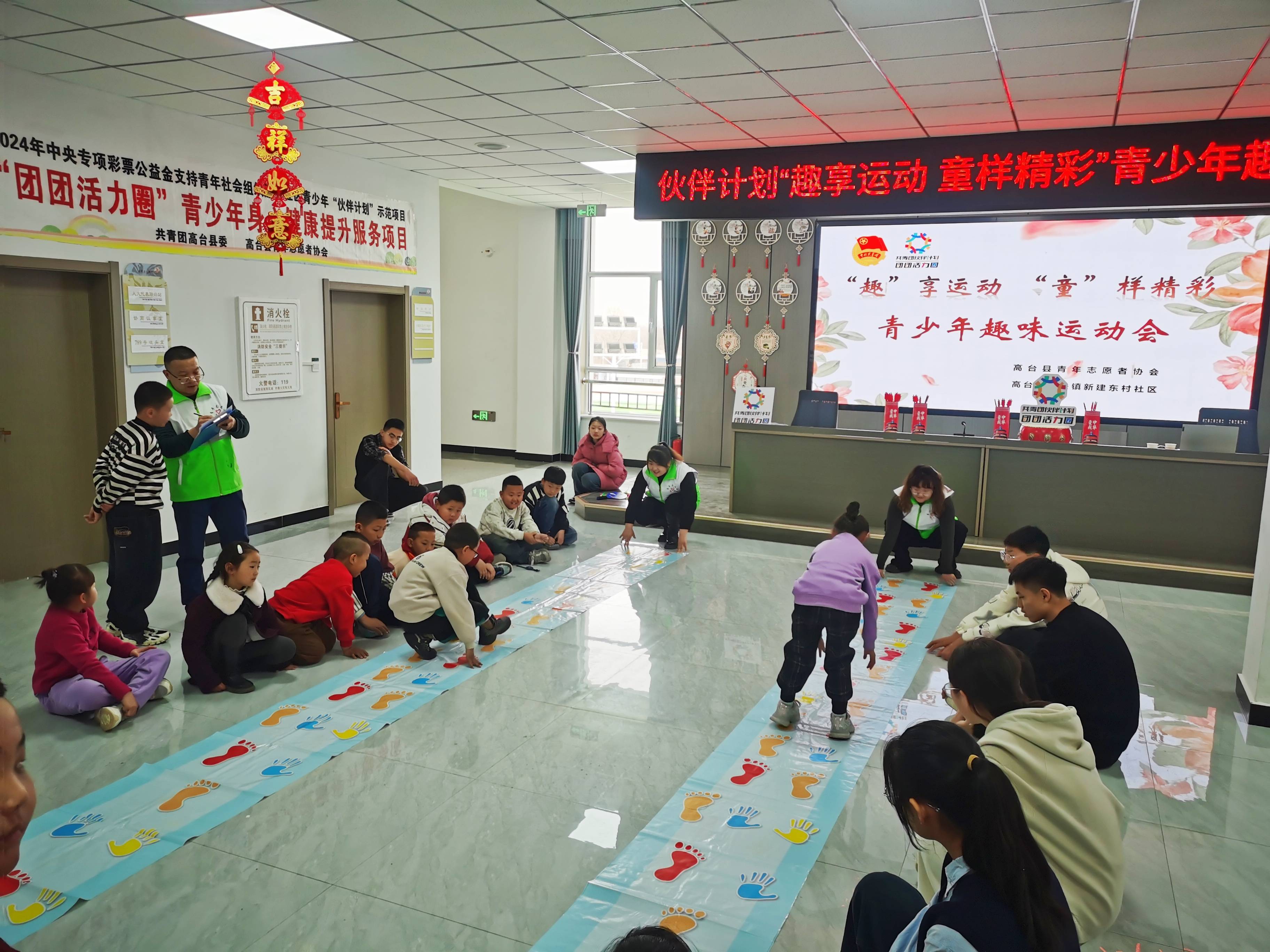 “社区运动会:增进邻里关系,弘扬体育精神!” “社区运动会:增进邻里关系,弘扬体育精神!”