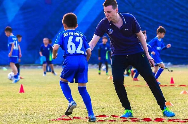 青训vs买巨星:哪种模式更可持续? 青训vs买巨星:哪种模式更可持续?