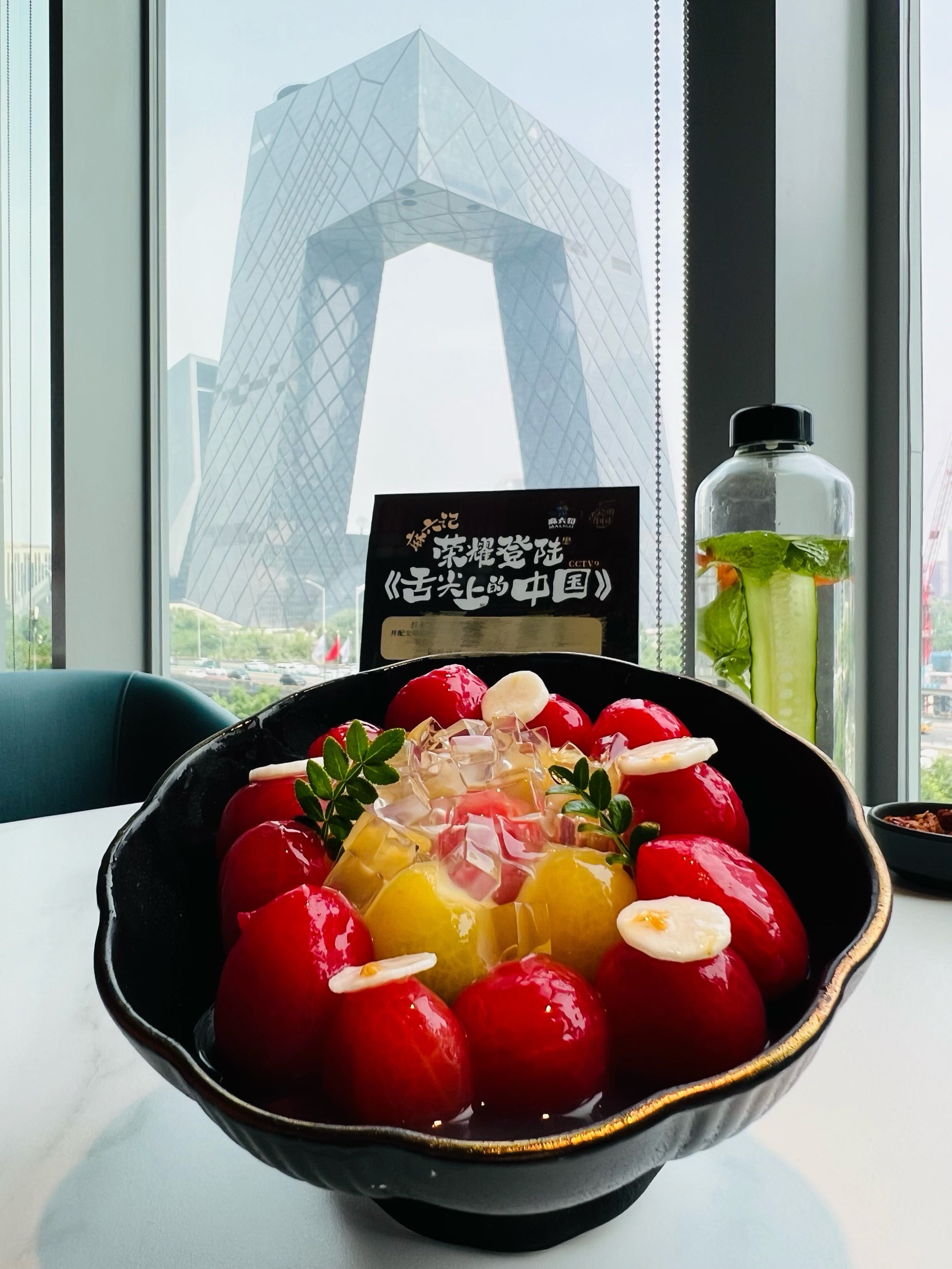 中国九游体育-体育主题餐厅走红，边吃边看成新时尚