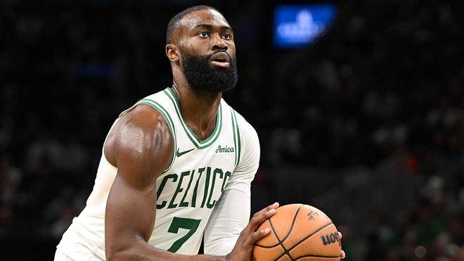 杰伦·布朗手腕手术，凯尔特人调整轮换的简单介绍