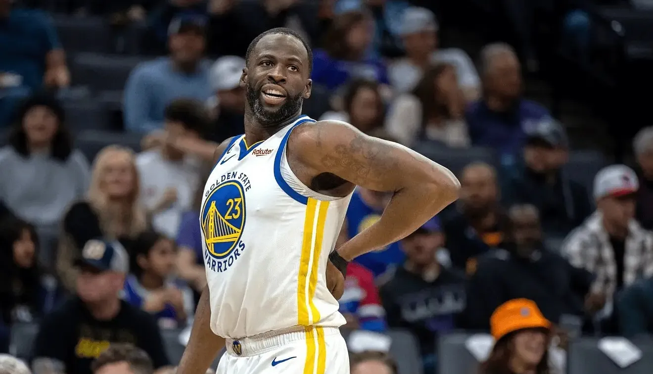 包含追梦格林再领技术犯规，勇士更衣室气氛紧张的词条