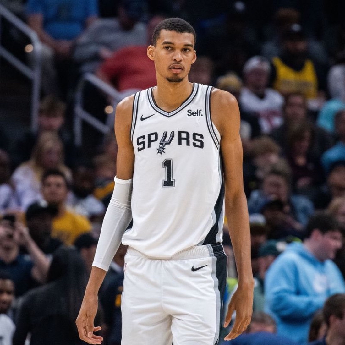 九游体育在线观看-包含文班亚马新秀赛季200帽+100三分，历史首人的词条