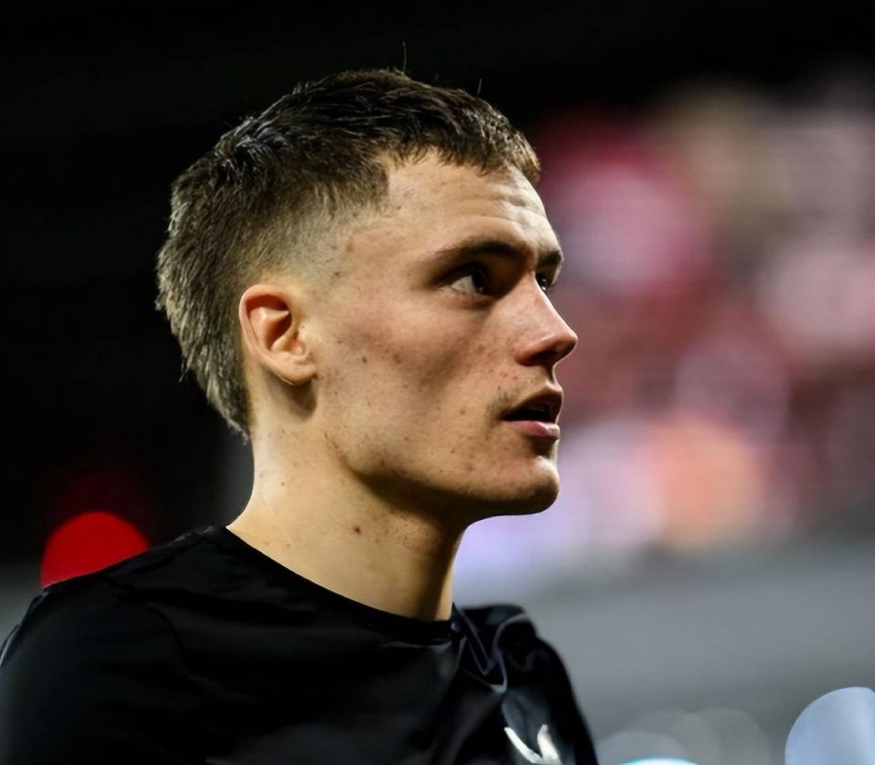 关于维尔茨：德国新一代中场指挥官的信息